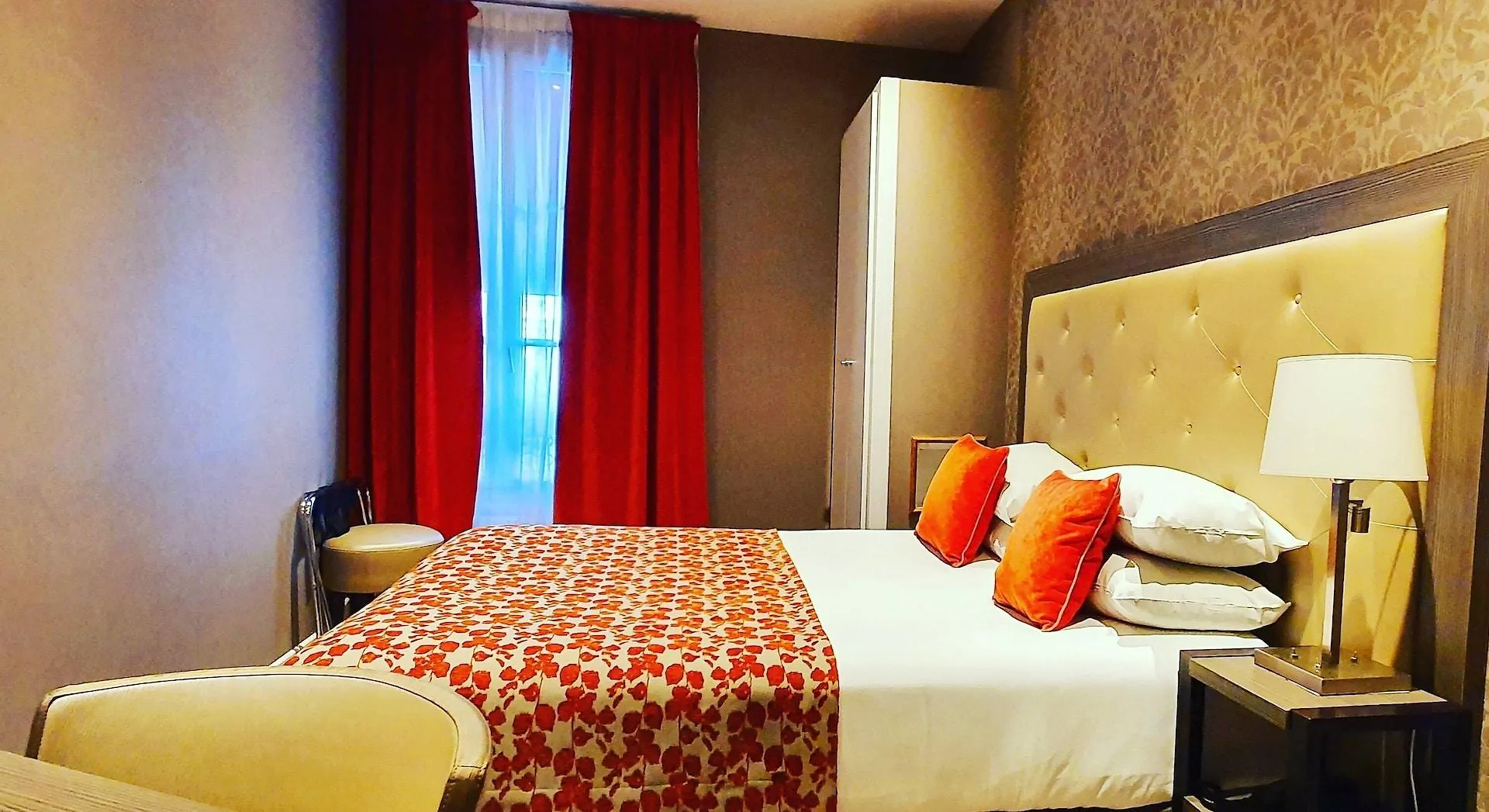 Eiffel Kennedy Hotel Paris