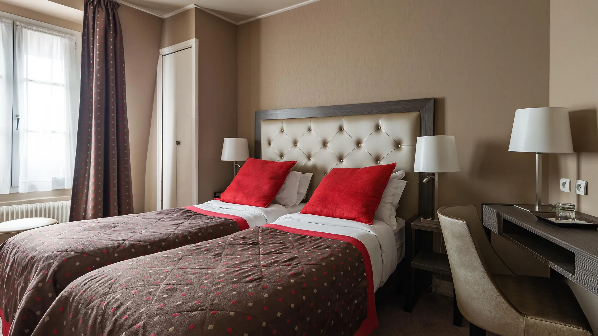 Eiffel Kennedy Hotel Paris