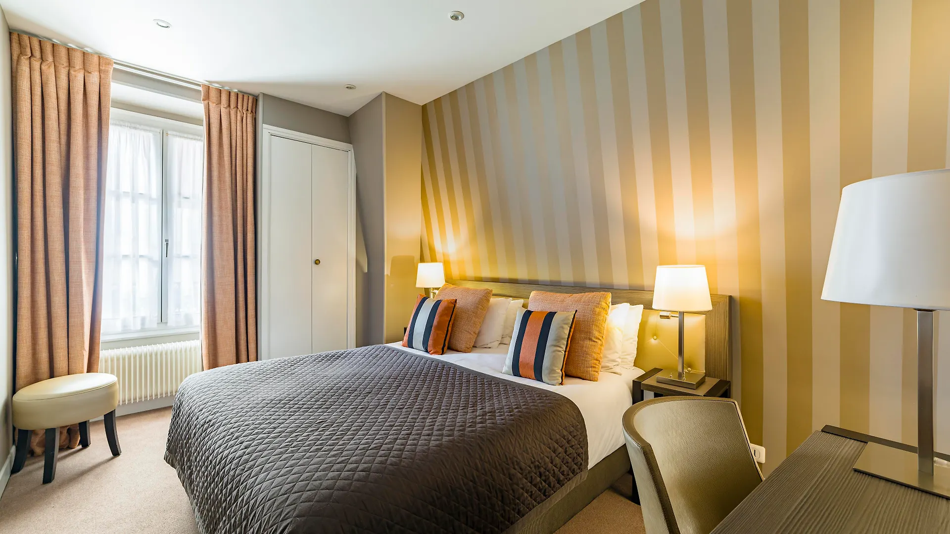 Eiffel Kennedy Hotel Paris